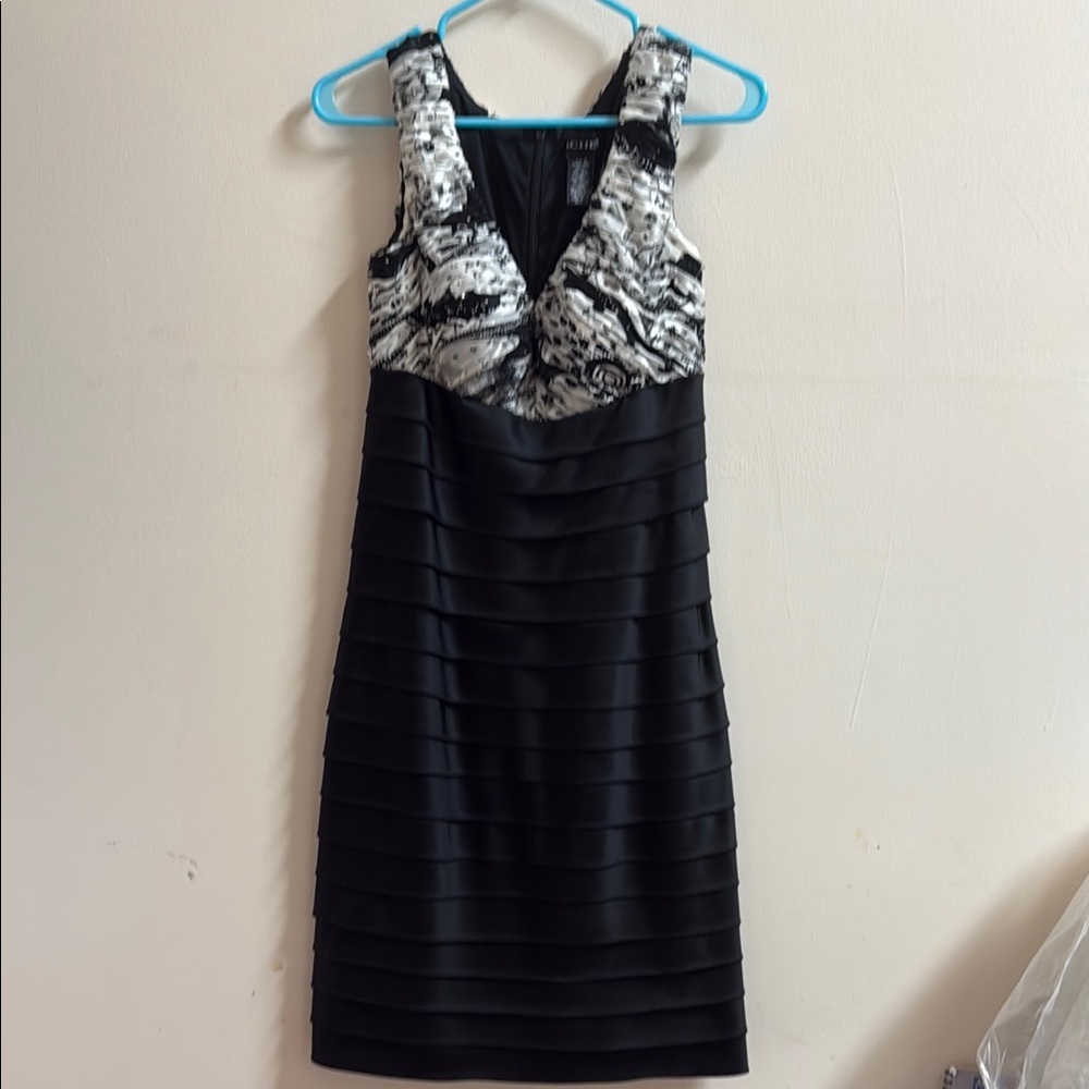 Cachet Black and White Textured Midi Dress